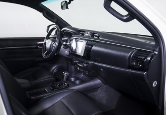 Подержанный автомобиль Toyota Hilux 2020 года (9 фото)