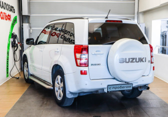 Подержанный автомобиль Suzuki Grand Vitara 2008 года (6 фото)