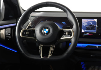 Подержанный автомобиль BMW X3 2025 года (15 фото)