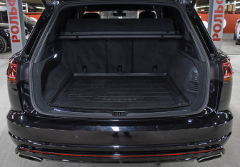 Подержанный автомобиль Volkswagen Touareg 2020 года (10 фото)