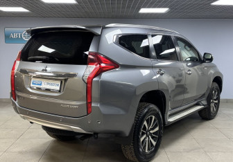 Подержанный автомобиль Mitsubishi Pajero Sport 2017 года (5 фото)