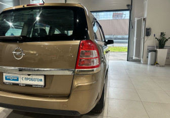 Подержанный автомобиль Opel Zafira Compactvan 2012 года (9 фото)