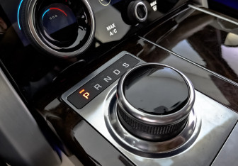 Подержанный автомобиль Land Rover Range Rover 2021 года (25 фото)