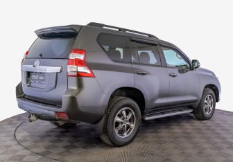 Подержанный автомобиль Toyota Land Cruiser Prado 2015 года (5 фото)