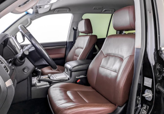 Подержанный автомобиль Toyota Land Cruiser Suv 2016 года (20 фото)