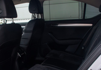Подержанный автомобиль Skoda Superb Liftback 2021 года (13 фото)
