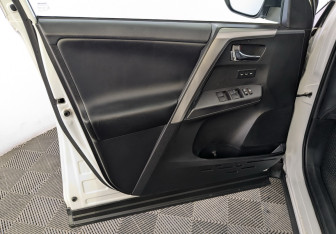 Подержанный автомобиль Toyota RAV4 2019 года (19 фото)