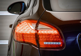 Подержанный автомобиль Porsche Cayenne 2011 года (34 фото)