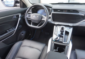 Подержанный автомобиль Geely Atlas Pro 2022 года (13 фото)