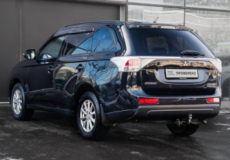 Подержанный автомобиль Mitsubishi Outlander 2012 года (7 фото)