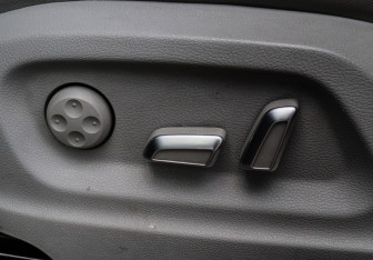 Подержанный автомобиль Audi Q5 2014 года (15 фото)