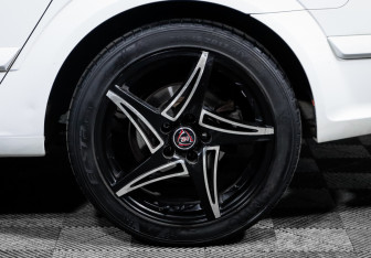 Подержанный автомобиль Opel Astra Sedan 2011 года (14 фото)