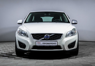 Подержанный автомобиль Volvo C30 2012 года (2 фото)