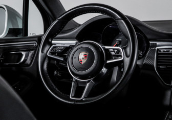 Подержанный автомобиль Porsche Macan 2018 года (18 фото)