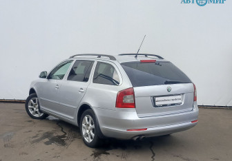 Подержанный автомобиль Skoda Octavia Wagon 2010 года (7 фото)