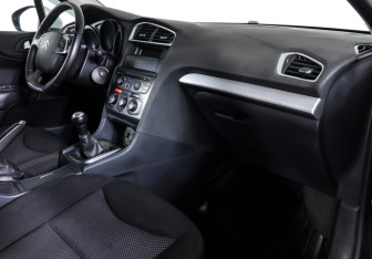 Подержанный автомобиль Citroen C4 Sedan 2013 года (10 фото)