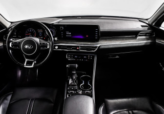 Подержанный автомобиль Kia K5 2021 года (8 фото)