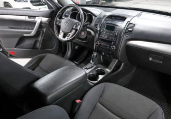Подержанный автомобиль Kia Sorento 2012 года (11 фото)