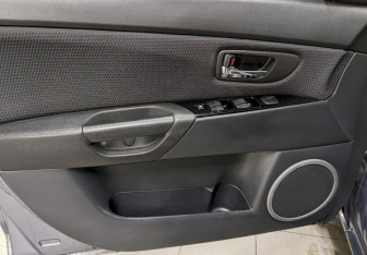 Подержанный автомобиль Mazda 3 Hatchback 2008 года (11 фото)