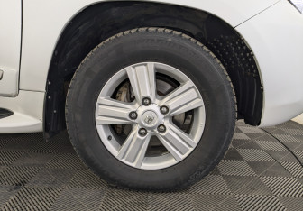 Подержанный автомобиль Toyota Land Cruiser Suv 2014 года (8 фото)