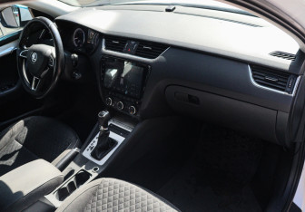 Подержанный автомобиль Skoda Octavia Liftback 2016 года (7 фото)