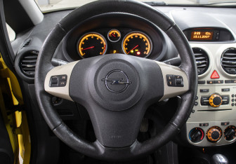 Подержанный автомобиль Opel Corsa 2007 года (17 фото)