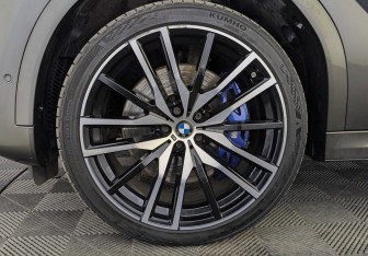 Подержанный автомобиль BMW X6 2020 года (12 фото)