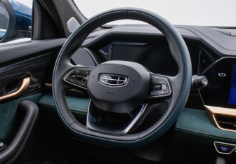 Подержанный автомобиль Geely Monjaro 2023 года (15 фото)
