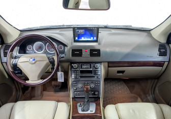 Подержанный автомобиль Volvo XC90 2014 года (14 фото)