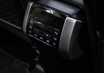 Подержанный автомобиль Toyota Land Cruiser Prado 2023 года (22 фото)