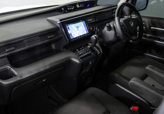 Подержанный автомобиль Honda Stepwgn 2021 года (9 фото)