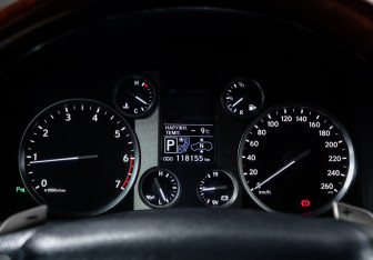 Подержанный автомобиль Lexus LX 2013 года (11 фото)