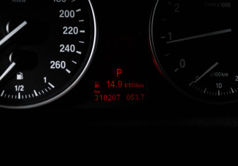 Подержанный автомобиль BMW X5 2009 года (11 фото)
