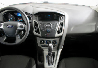 Подержанный автомобиль Ford Focus Hatchback 2014 года (11 фото)