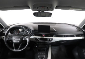 Подержанный автомобиль Audi A4 Sedan 2019 года (12 фото)