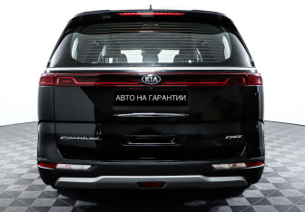Подержанный автомобиль Kia Carnival 2021 года (6 фото)