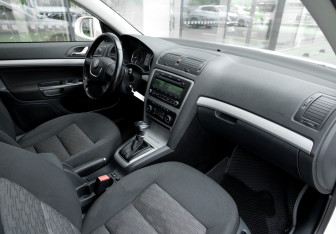 Подержанный автомобиль Skoda Octavia Liftback 2012 года (7 фото)