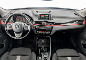 Подержанный автомобиль BMW X1 2017 года (14 фото)