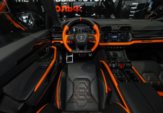 Подержанный автомобиль Lamborghini Urus 2025 года (19 фото)