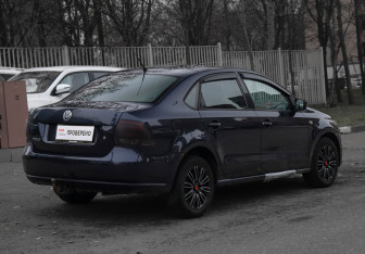 Подержанный автомобиль Volkswagen Polo Sedan 2012 года (5 фото)