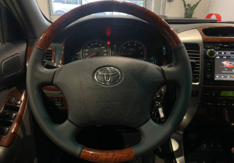 Подержанный автомобиль Toyota Land Cruiser Prado 2008 года (14 фото)