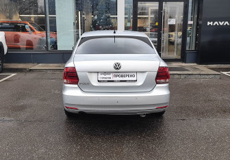 Подержанный автомобиль Volkswagen Polo Sedan 2015 года (6 фото)