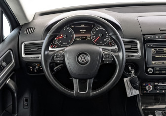 Подержанный автомобиль Volkswagen Touareg 2016 года (22 фото)