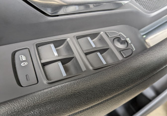 Подержанный автомобиль Jaguar E-Pace 2020 года (9 фото)