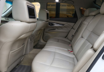 Подержанный автомобиль Infiniti M Sedan 2010 года (11 фото)