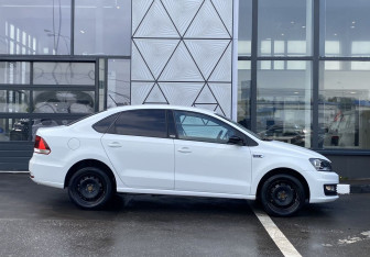 Подержанный автомобиль Volkswagen Polo Sedan 2017 года (4 фото)