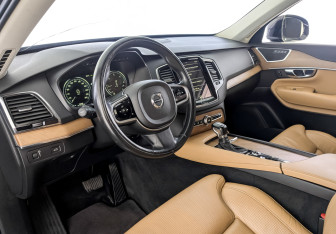 Подержанный автомобиль Volvo XC90 2015 года (16 фото)