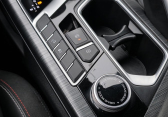 Подержанный автомобиль Geely Tugella 2024 года (14 фото)