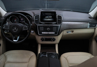 Подержанный автомобиль Mercedes-Benz GLE 2016 года (11 фото)