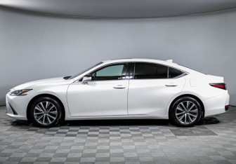 Подержанный автомобиль Lexus ES 2019 года (8 фото)